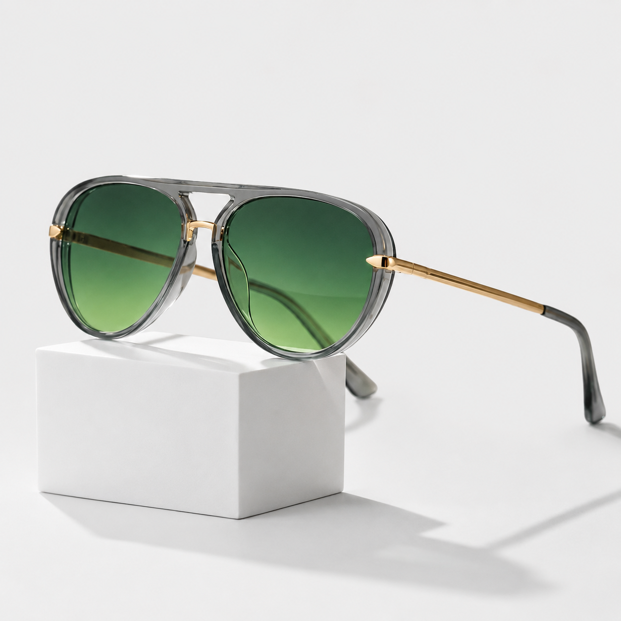 Nicholas™ | Aviator Sunglasses with Gradient Lenses